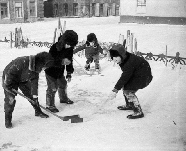 Есть че вспомнить? Баяны из прошлого в беспорядочном времени