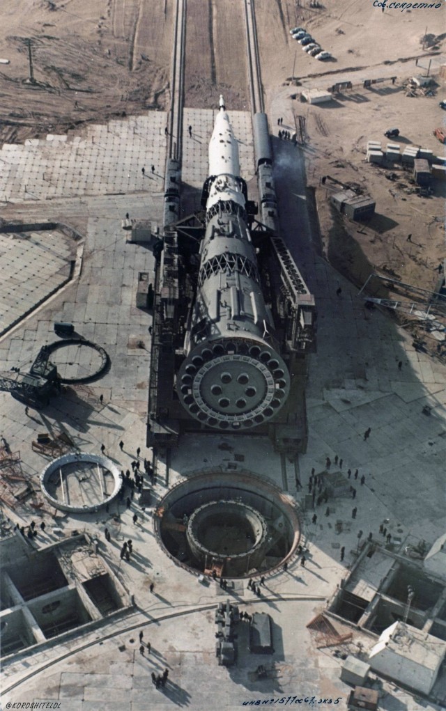 Спящий гигант. В Сети появились архивные снимки Советского Колосса - лунной ракеты Н1.