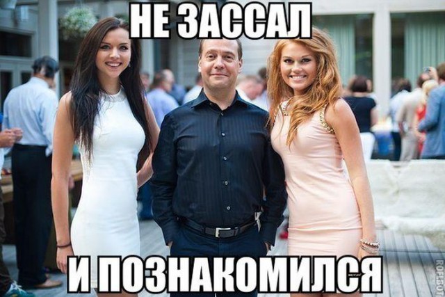 Девушки в обтягивающих платьях