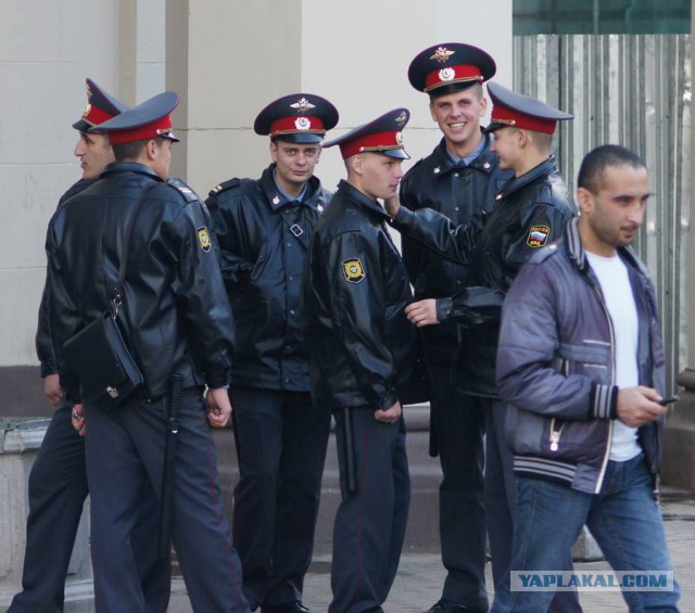 Московские водители стали получать штрафы на автомобили без номеров
