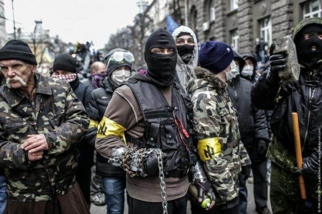 Первый случай применения боевого оружия против протестующих в Гонконге