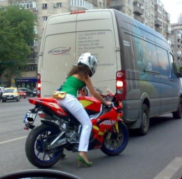 Мотодевушки.