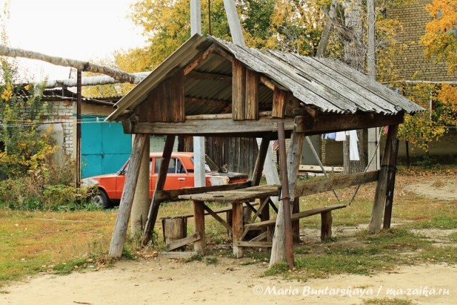 Купил беседку за 20 т.р. на дачу. Сосед ржёт!