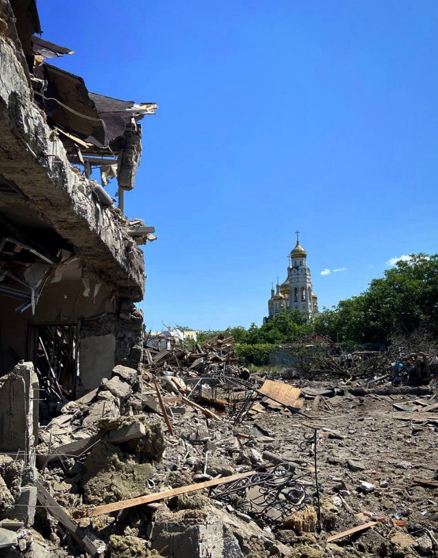 Прилёт по зданию общежития рядом с местной администрацией в Шебекино Белгородской области.