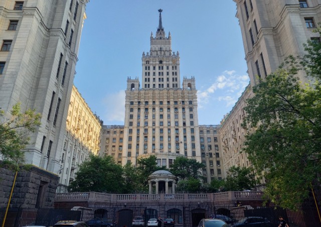 Высотка на Красных Воротах. Секретный репортаж из самой закрытой высотки Москвы