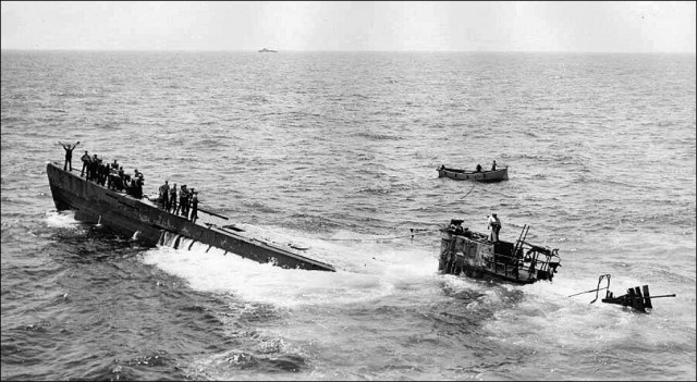 Немецкая подлодка на буксире у американского авианосца. Захват U-505