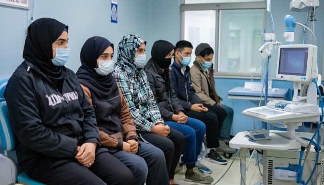 Полисы ОМС «автоматом» мигрантам больше не раздаются…