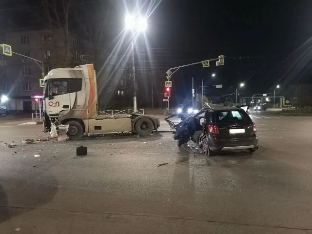ДТП в Рязани, тягач снес легковушку