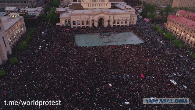 Власти Армении пошли на силовую акцию против шествия оппозиции в Ереване