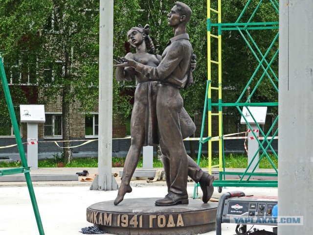 В Азове появился памятник «гаишнику»