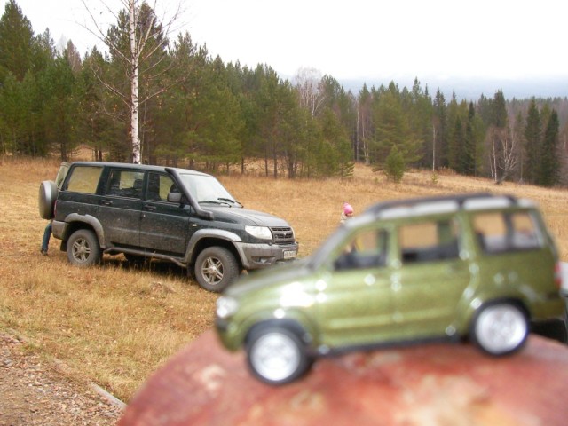 UAZ Patriot против Hummer H2 в грязевом болоте...