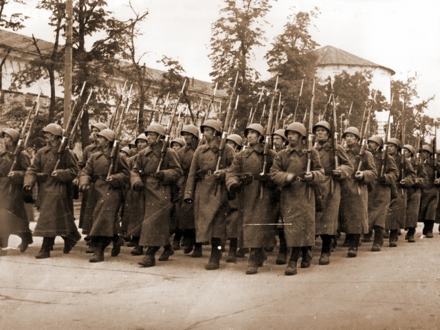 Фотографии связанных с историей Красной и Советской Армии.