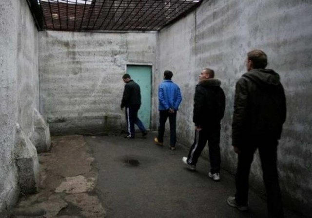 В московских СИЗО вернули требование снимать трусы при выходе на прогулку — ОНК