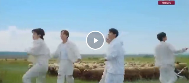 Канал ТНТ Music обесцветил радугу в клипе корейской группы, чтобы не попасть на штраф о пропаганде ЛГБТ