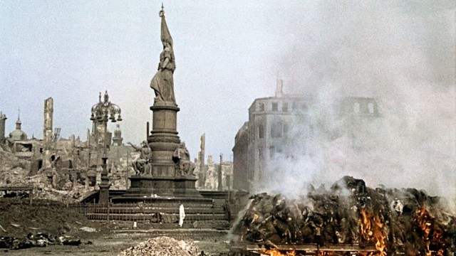 В Дрездене демонтировали памятник жертвам бомбардировок 1945 года