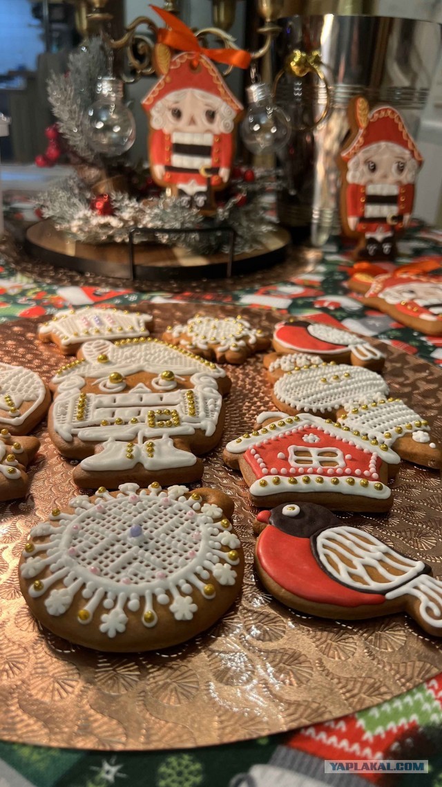 Розовых пряников, шишек золотых!