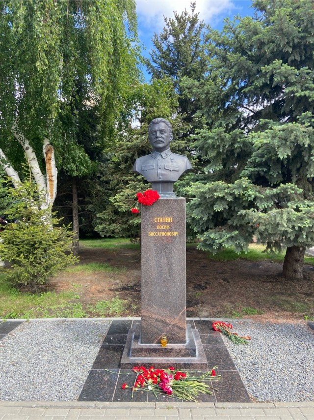 Люди не забывают товарища Сталина