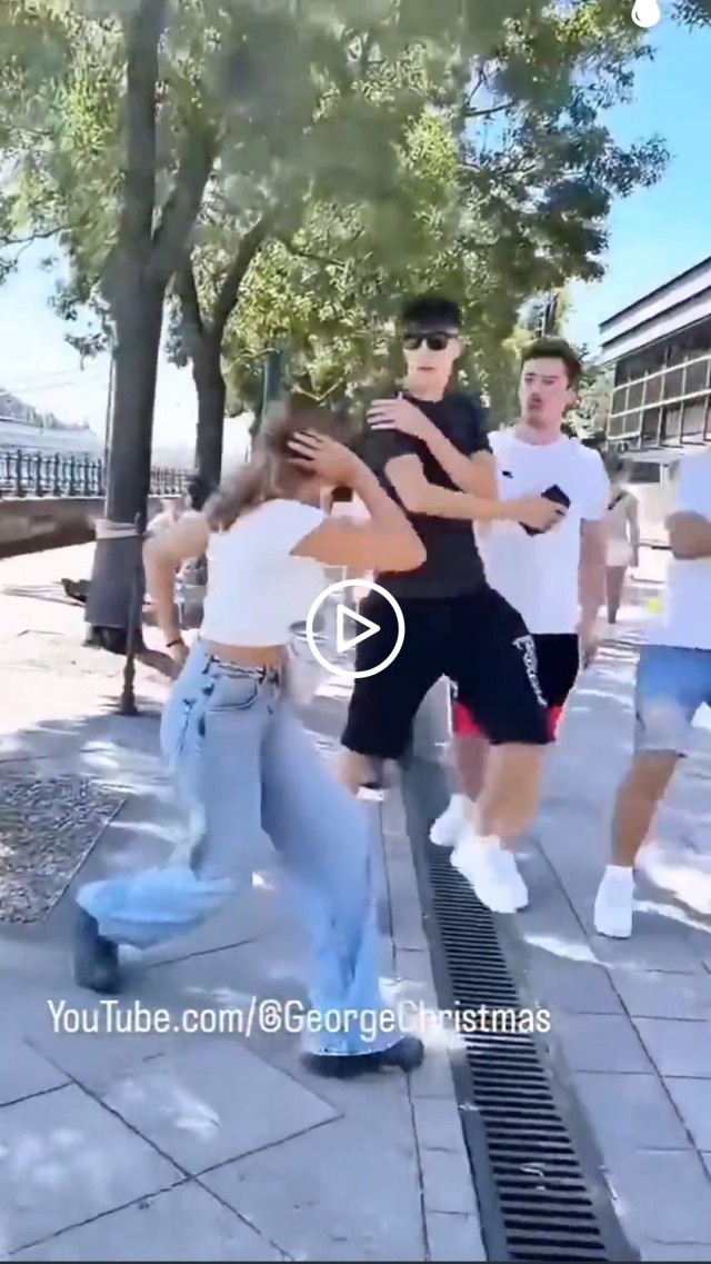 Подшутили