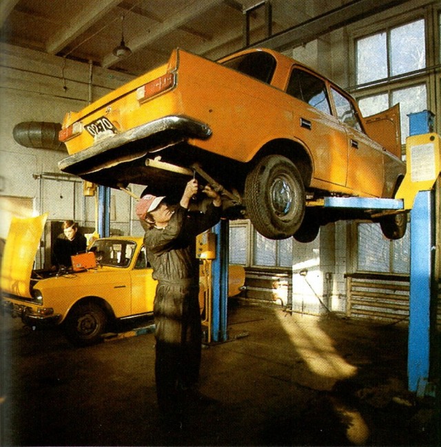 Фотохроника "загнивающего совка". Часть 11. Советские автомобили