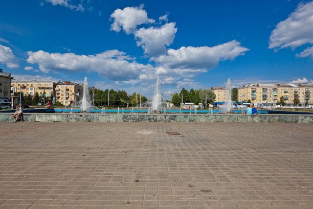 Укладка тротуарной плитки в Мариуполе...