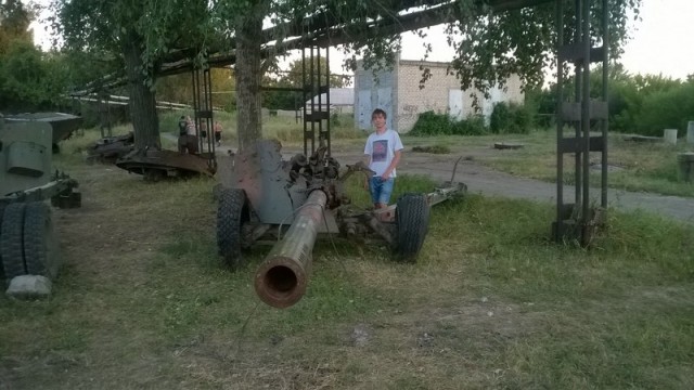 Луганск. Площадка с захваченной техникой ВСУ