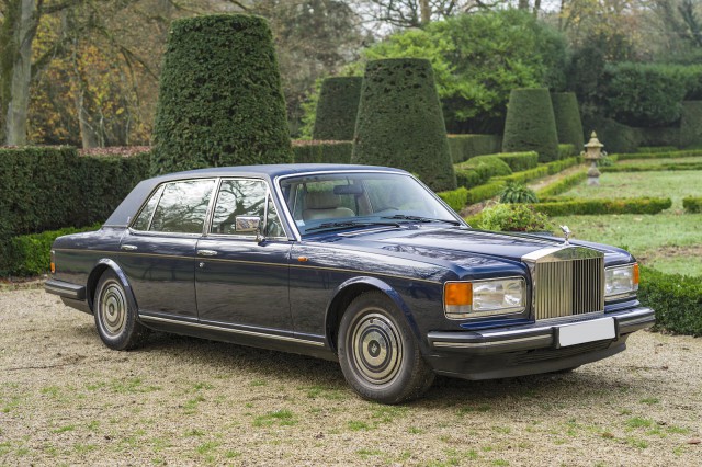 Брошенный Rolls-Royce Silver Spur из гаражного кооператива