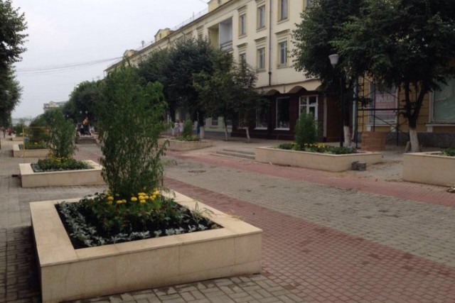 На центральной улице Орла начали разваливаться "гробы"