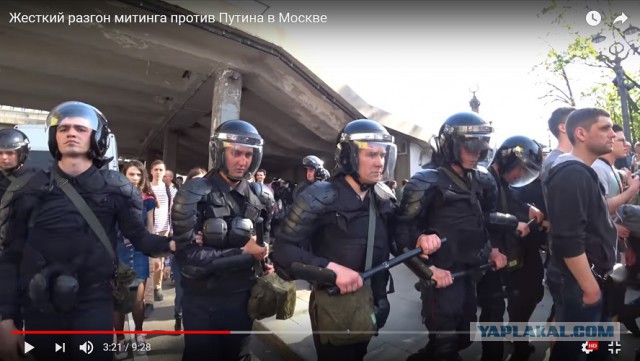 Екатеринбуржец из «Бессмертного полка» перессорил половину страны из-за спорного транспаранта