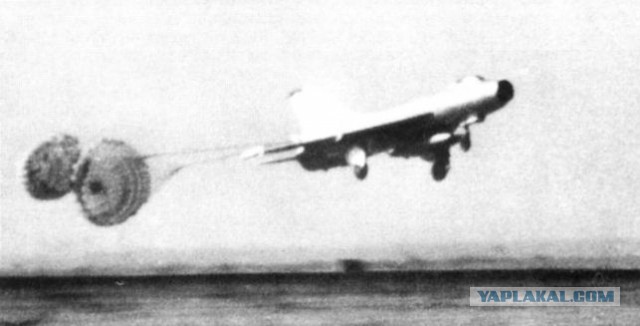 Необычная посадка Су-57 на аэродроме в Жуковском