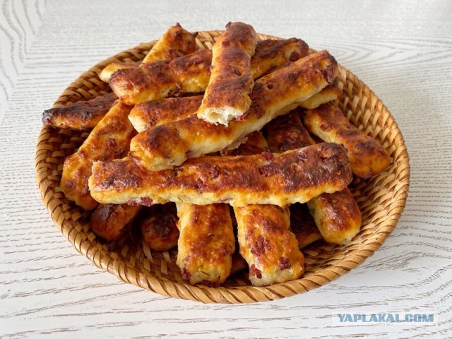 Творожно-сырные колечки с кунжутом