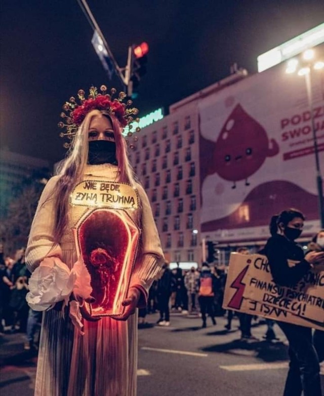 Вчерашний протест в Варшаве, вызванный смертью беременной женщины в больнице от сепсиса