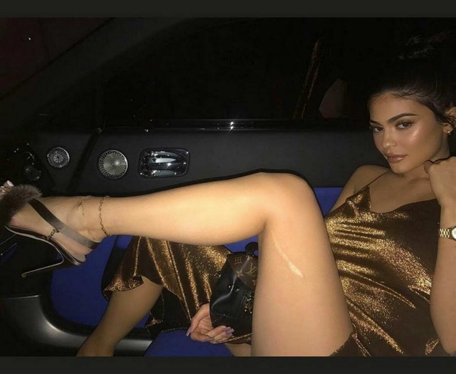 Симпатичные девушки из Сети - 9