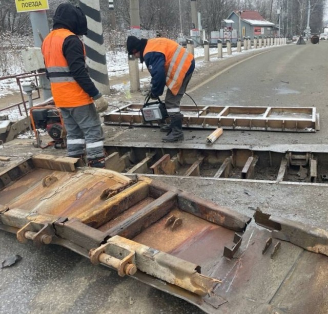 Сколько стоит врезаться в устройство заграждения переезда?