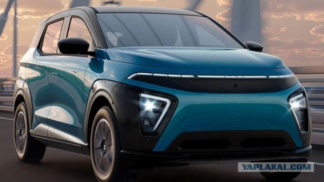 Предсерийный "Атом" впервые проехал по улицам Москвы