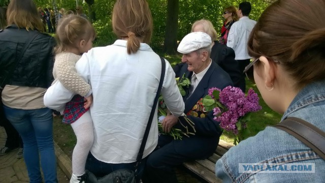 В Кишиневе танк Т-34 увезли с постамента