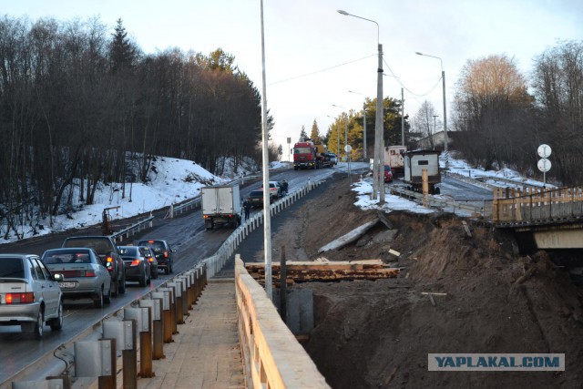 Обрушился мост в Архангельской области
