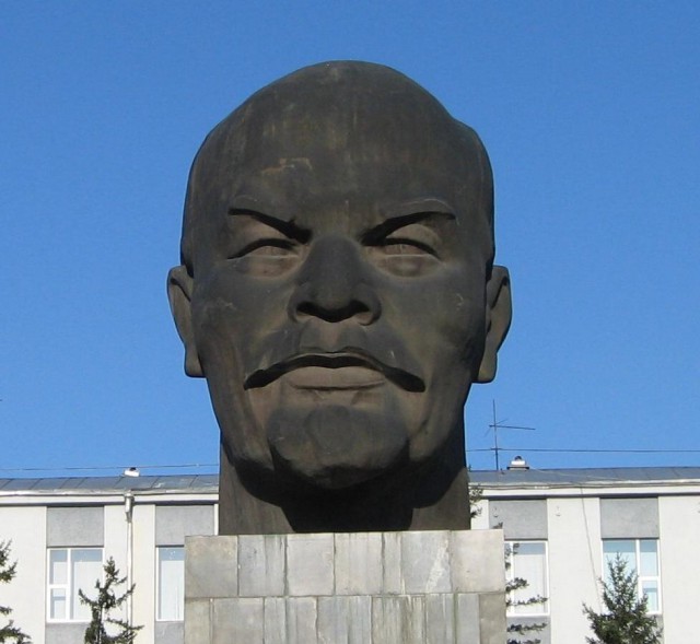 У улан-удэнской «головы Ленина» появились зубы
