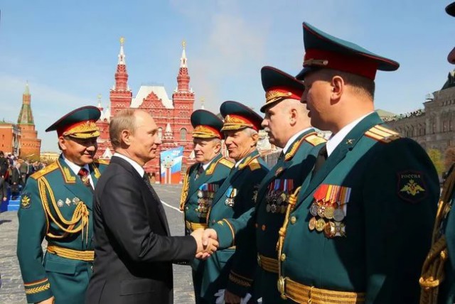 Путину В.В. не пожали руку при встрече во Владивостоке