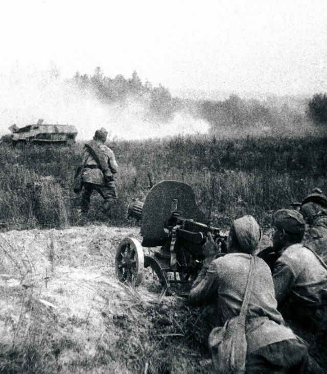 Фотографии связанных с историей Красной и Советской Армии.
