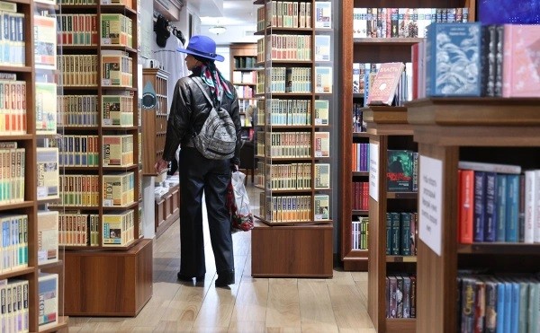 Москвичи закупаются бумажными картами, атласами и путеводителями