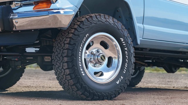 Jeep Cherokee в лёгком тюнинге. Немного автобезумия в фото.