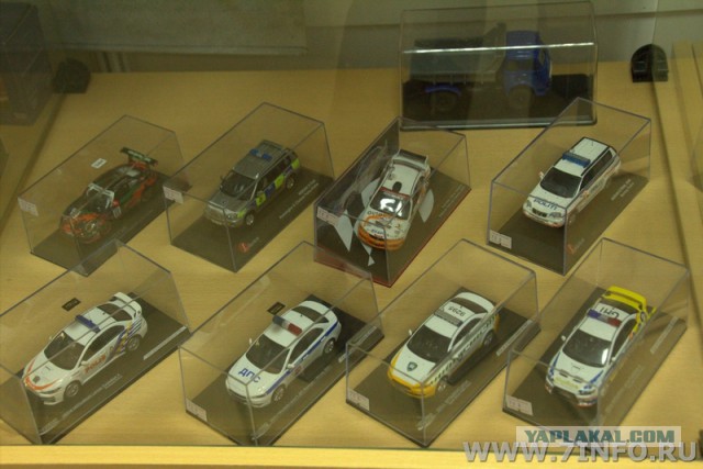 Выставка масштабных коллекционных автомобилей