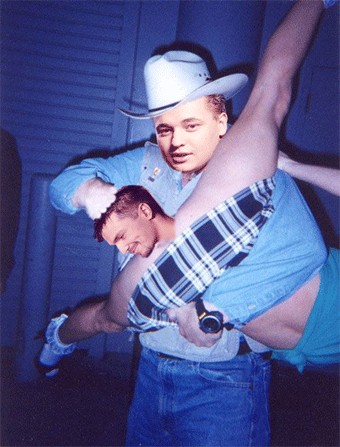 Фотожаба: Руки вверх!