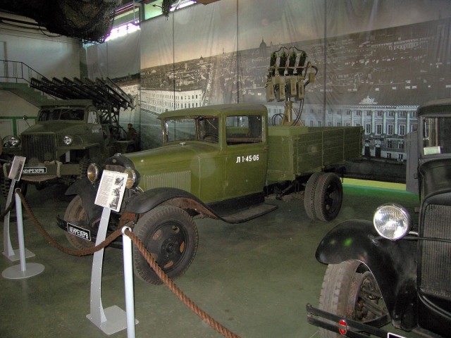 Выставка военных автомобилей. ПО "Ленрезерв", СПб.