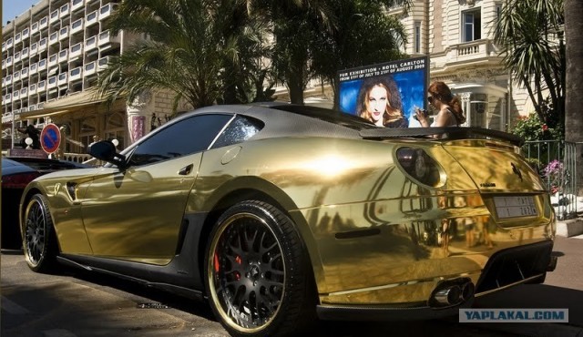 Позолоченный Ferrari