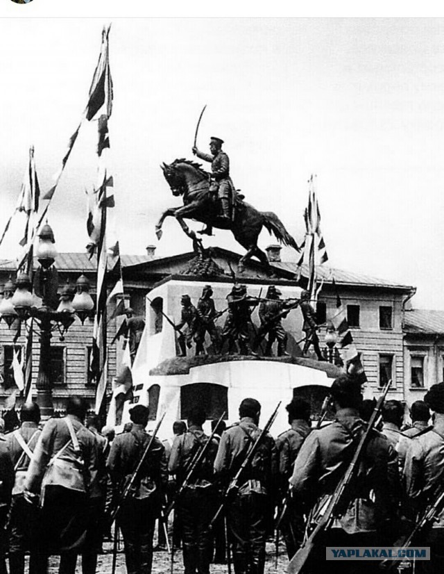 Ёбург. Хотят убрать памятник Ленину