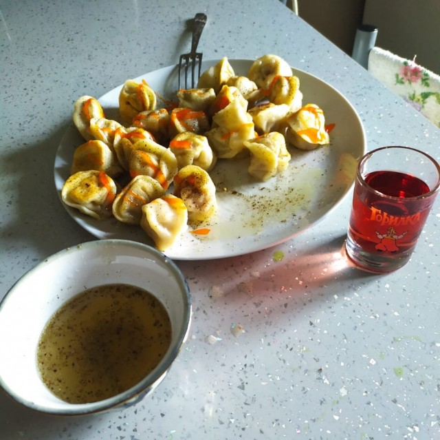 Можно ли есть пельмени с хлебом?
