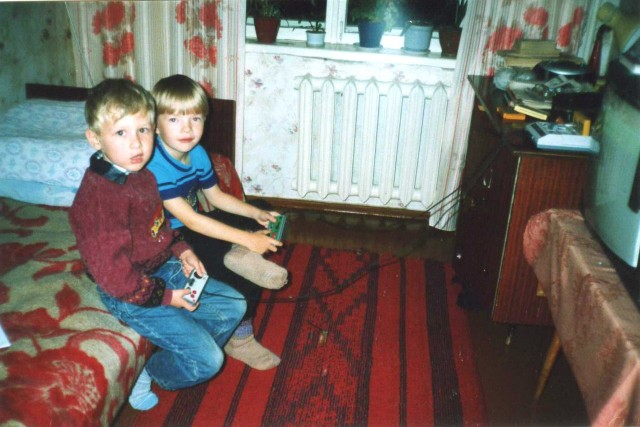 Домашняя игровая атмосфера 90-х