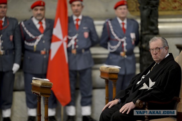 У гроба Папы Иоанна Павла II
