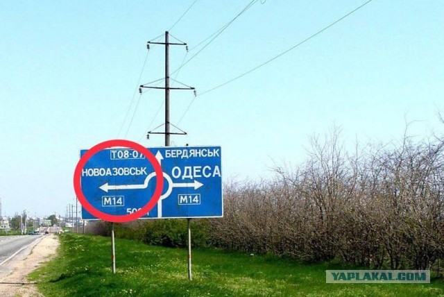 Россияне встали в пробку на границе Крыма с Херсонской областью